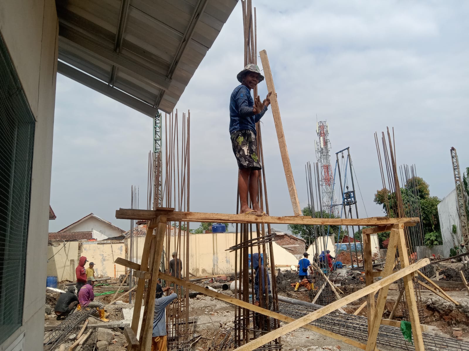 Karut-Marut Proyek Kantor Camat Rancaekek: Kami Bukan Pemilik Proyek! Anggaran Fantastis Rp. 4.6 Milyar Jadi Sorotan