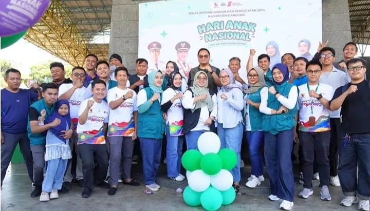 Hari Anak Nasional, Disdukcapil Kabupaten Bandung Diserbu Warga Pembuat KIA