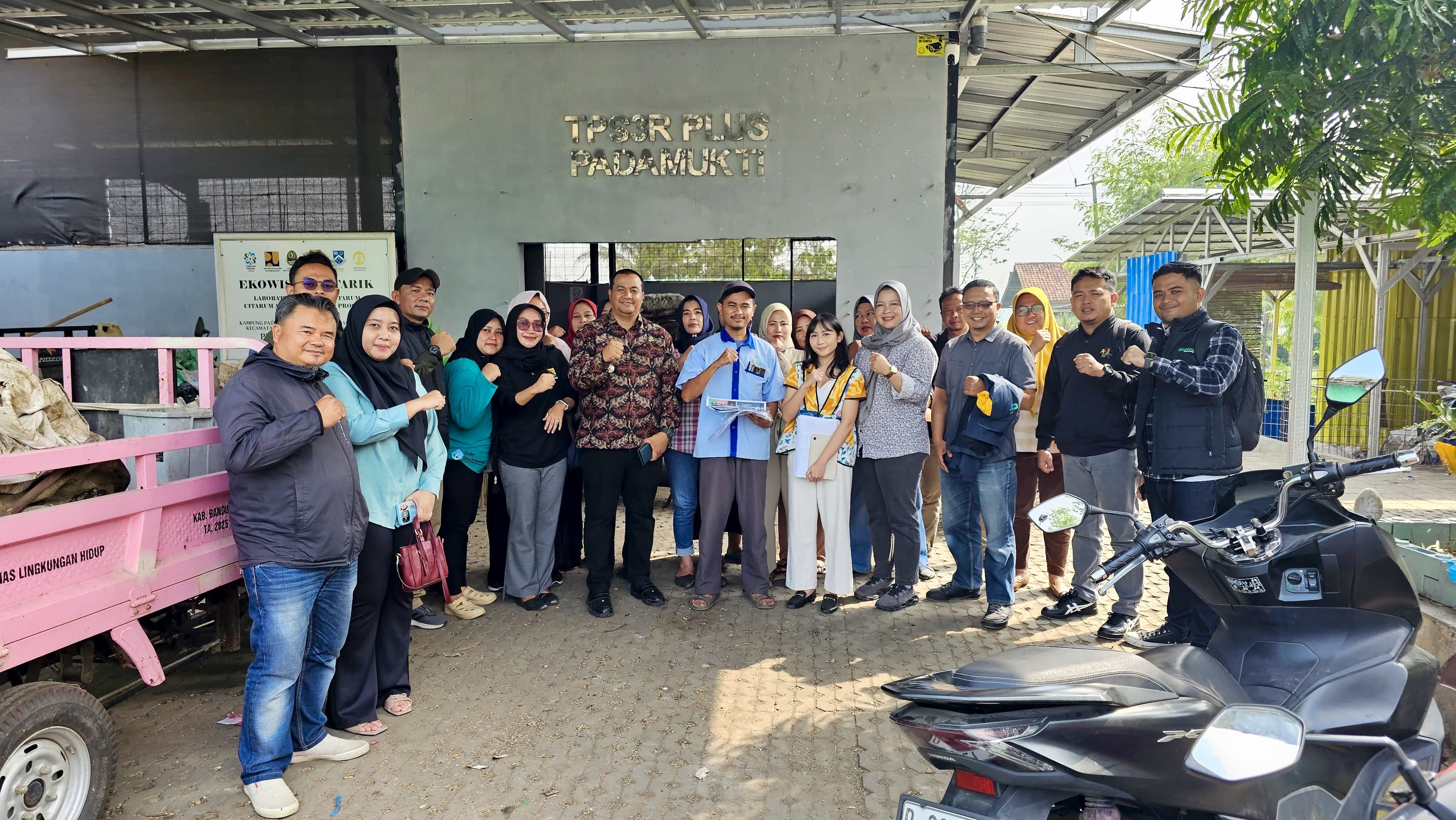 Inovasi TPS3R Padamukti Antarkan Aam Amirudin Jadi Pemuda Pelopor Jabar
