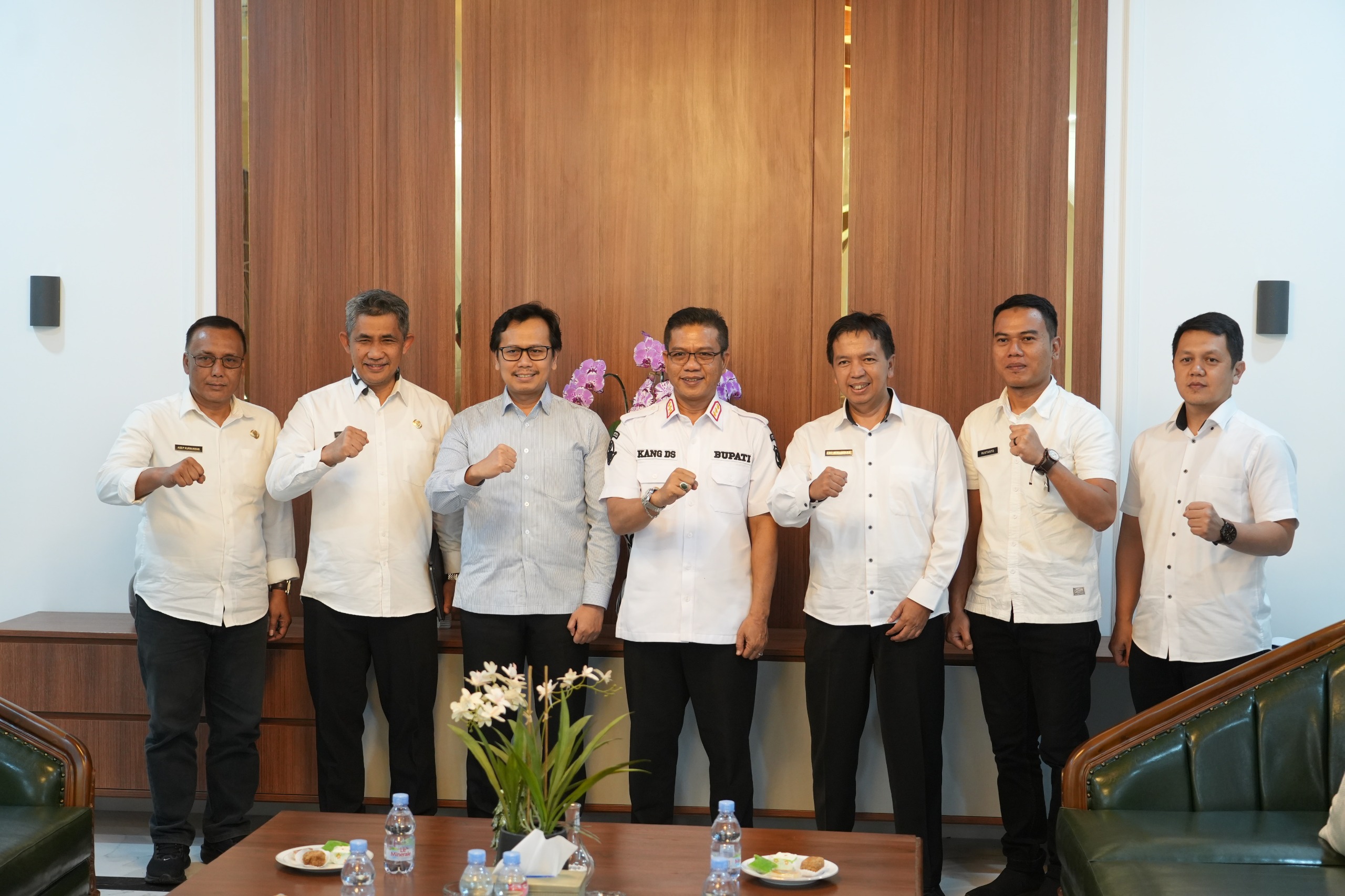 Bupati Bandung dan Cianjur Gelar MOU Bangun Jalan Perbatasan