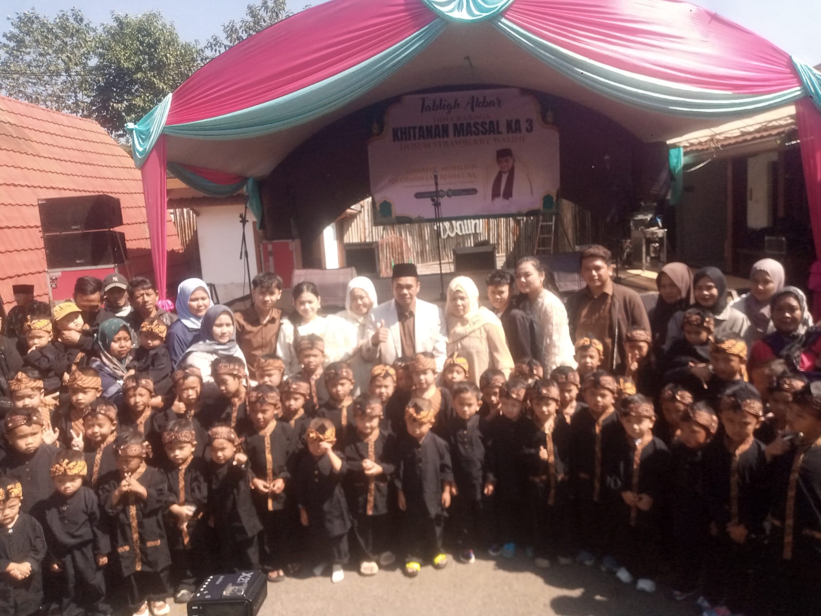 Dusun Stroberi Gelar Khitanan Massal Ketiga, Hadirkan Hiburan dan Pengajian Umum