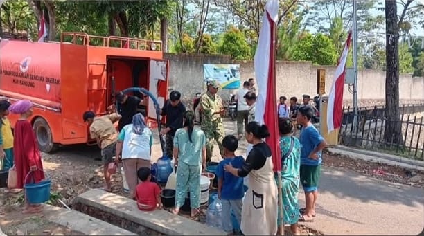Atasi Kekeringan, BPBD Salurkan 30 Ribu Liter Air Bersih di Kabupaten Bandung
