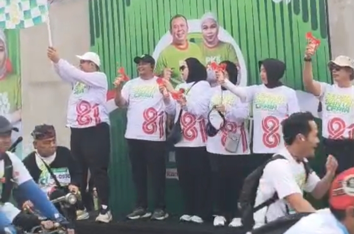 Semarak HUT ke-81 RI, Ribuan Warga Kabupaten Bandung Ikuti Sepeda Santai Ceria Bersama Kang Cucun dan Humaira