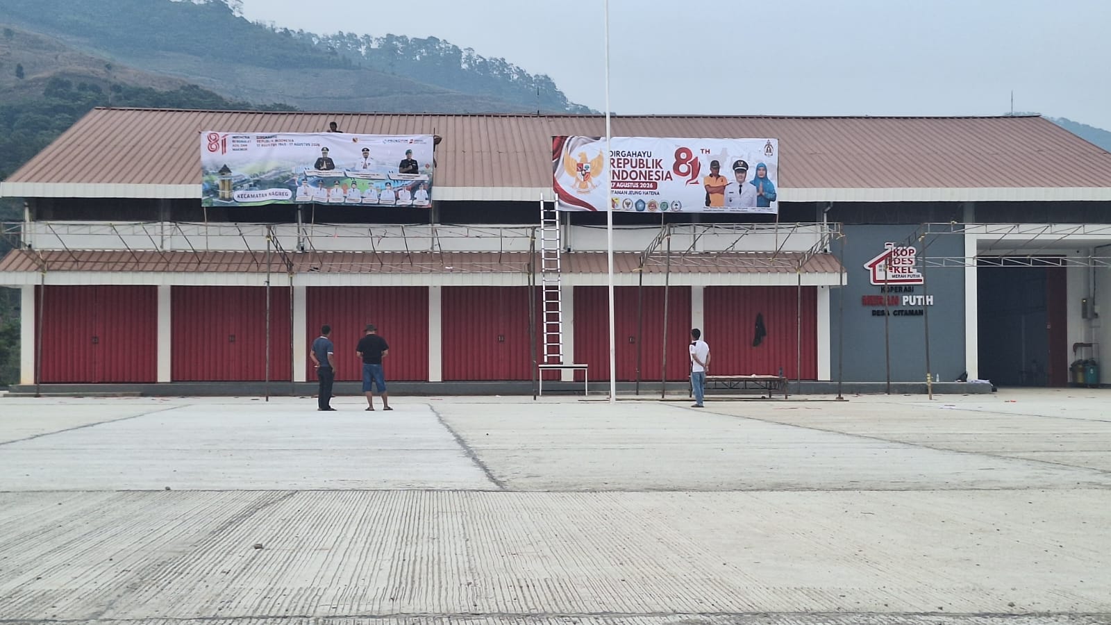 Semangat "Citaman Jeung Hatena" Dorong KemandIRIAN Ekonomi Lewat Penataan Alun-Alun Desa