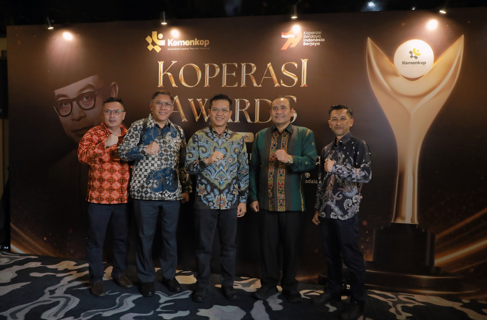 Bupati Dadang Supriatna Raih Penghargaan Bakti Koperasi Nayaka Mahambara