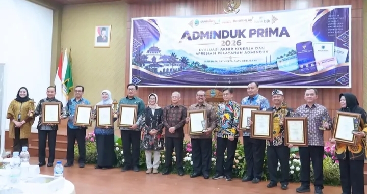 DisdukCapil Borong Tiga Penghargaan 