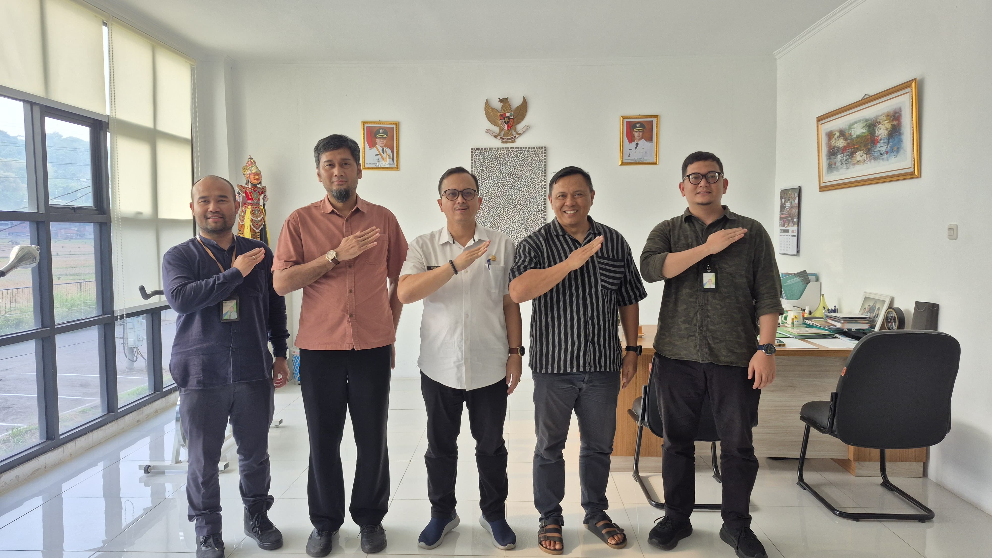 Bupati Bandung Beri BPJS Ketenagakerjaan Untuk 1.216 Atlet 