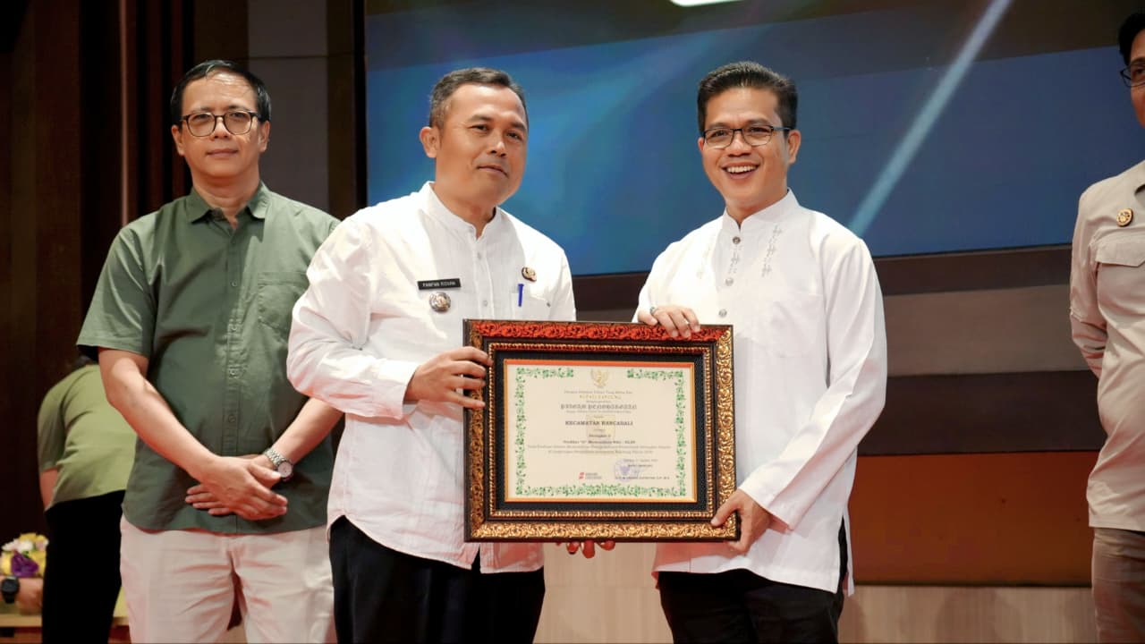 Camat Rancabali Raih Peringkat II SAKIP