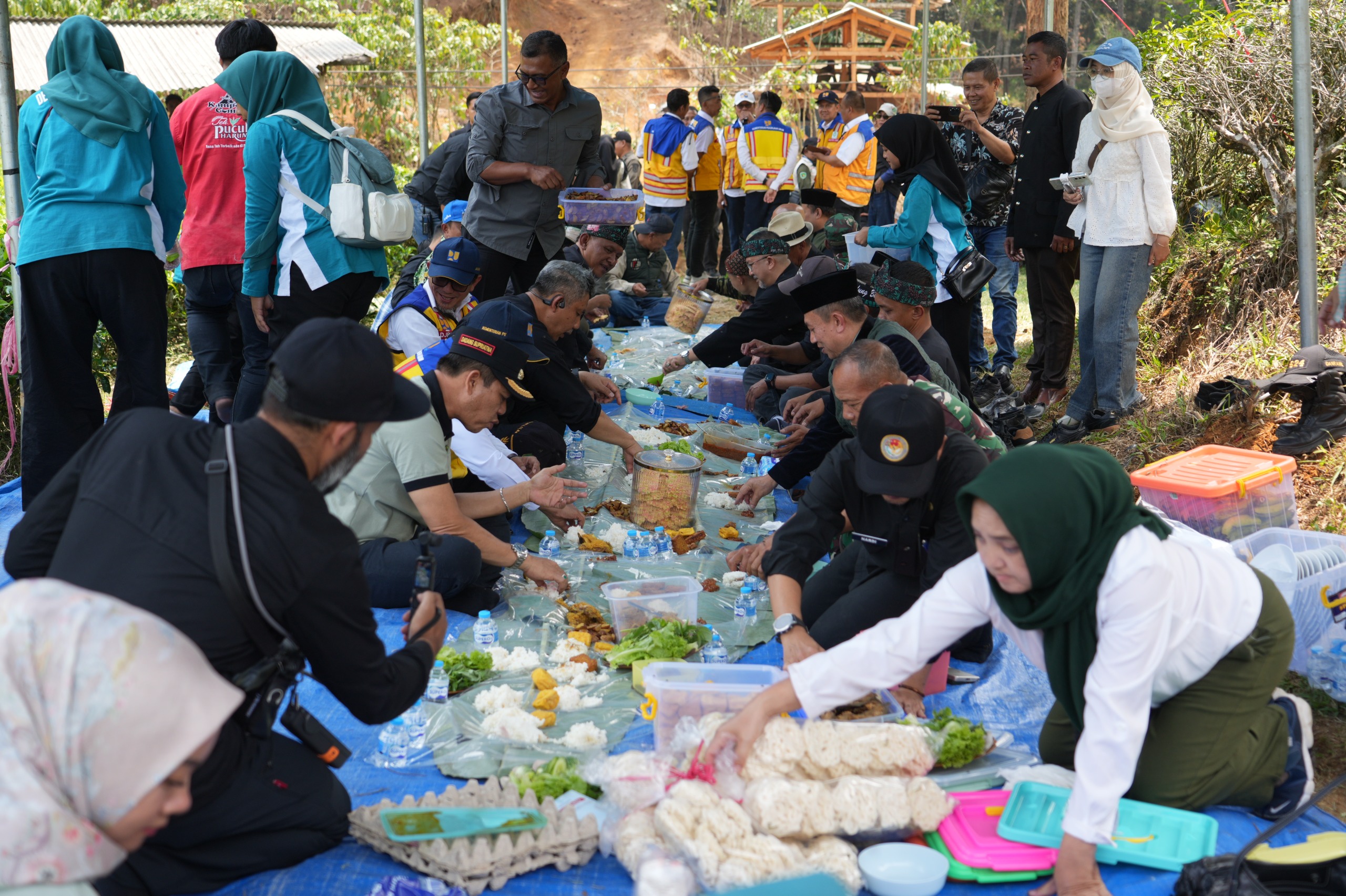 Warga Lebakmuncang Sampaikan Terimakasih Ke Presiden dan Bupati Bandung